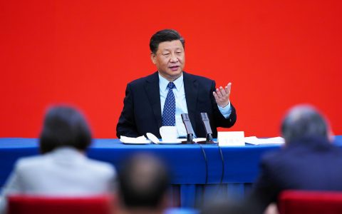 习近平在看望参加政协会议的经济界委员时强调坚持用全面辩证长远眼光分析经济形势 努力在危机中育新机于变局中开新局