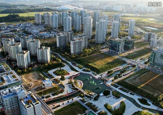 中国上市房企百强公布 融创中国跃升至第四