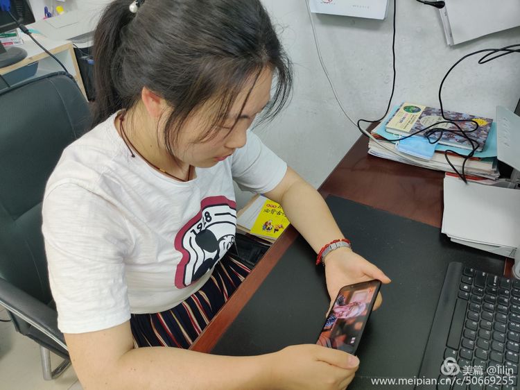 以美育人——保合寨小学师生观看“美育云端课堂