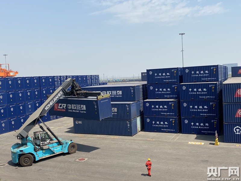 天津自贸区首开铁水联运中欧班列 推进“一带一路”建设