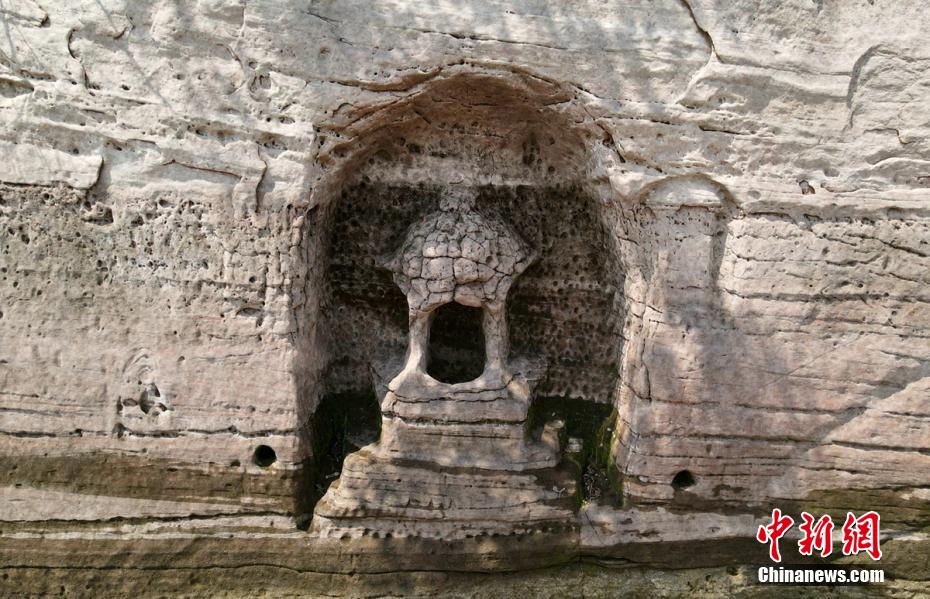 四川仁寿：水库水位下降 唐代坐佛等露真容