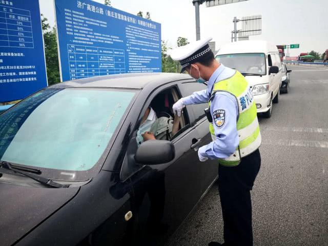 河南人速看!即日起开车、坐车走高速，后排不系安全带也要被罚