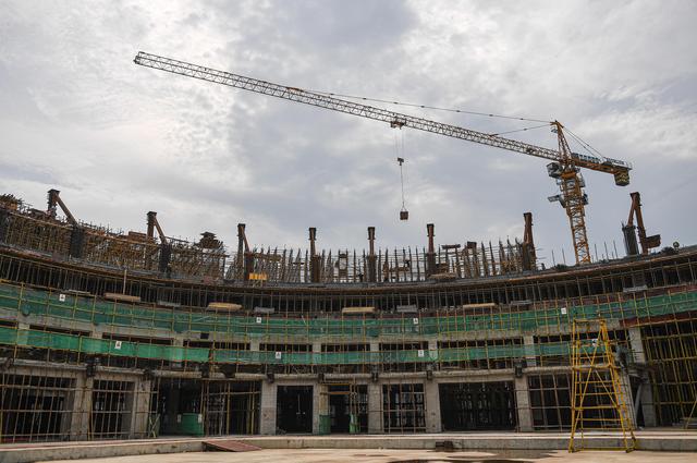 海口五源河体育馆建设加紧施工（4）