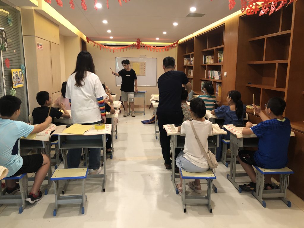 传承中华文明·打造墨香社区 ——惠济区新城街道金河社区2020年书法夏令营开课啦
