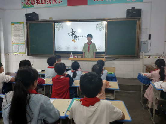 流光华灯上  月下望婵娟——保合寨小学中秋节活动