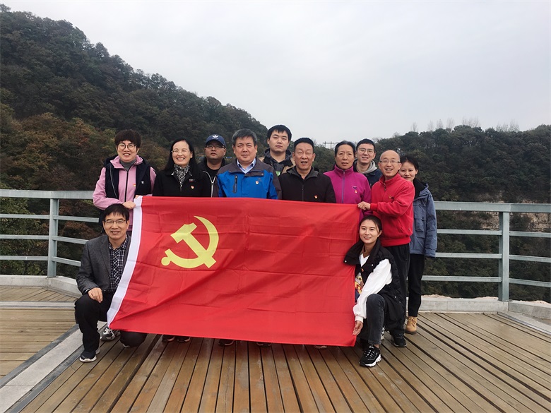 凝心聚力抓落实 务实笃行促发展 ——济源示范区工商联开展“我和我的祖国”主题党日活动