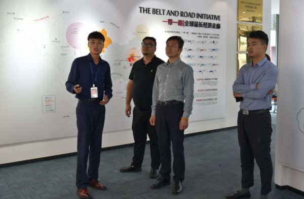 园区关怀︱中国欧洲经济技术合作协会领导莅临中原创客小镇核心区——航美国际智慧城参观