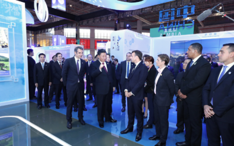 习主席曾驻足体验的进博会展品，印证中国扩大开放新机遇