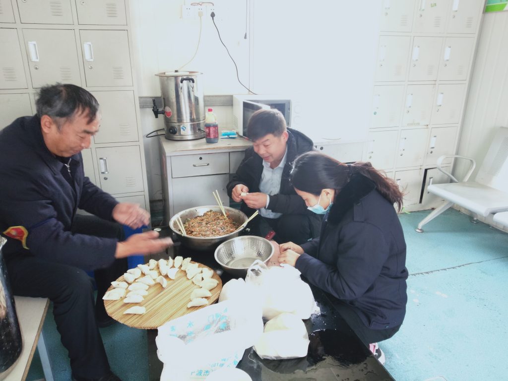 郑州公交人奉献精神“爱心饺子宴"