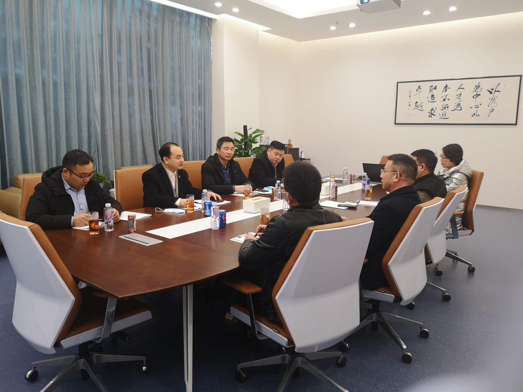 中欧协会驻河南省办事处钱红伟主任带领办事处的相关人员与彭董事长一起前往新天科技参观考察