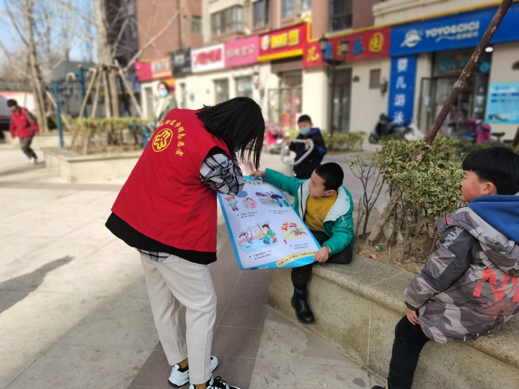 情暖新春 爱带回家——新城街道妇联开展2021寒假儿童关爱服务“四送”活动