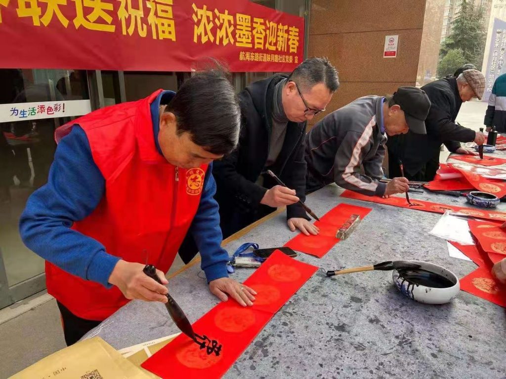 中国好人书法家汪太银:为映月社区送春联