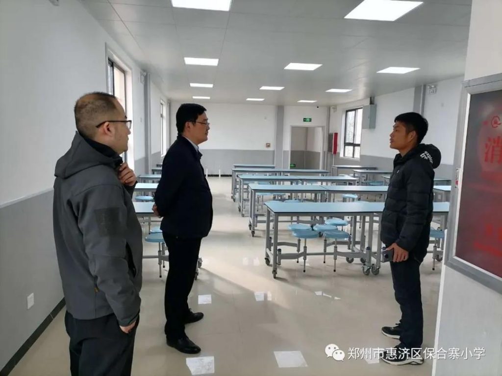 在关怀中砥砺前行 ——杨志强副局长到保合寨小学视察餐厅工作
