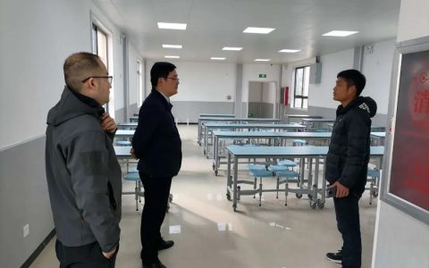在关怀中砥砺前行 ——杨志强副局长到保合寨小学视察餐厅工作