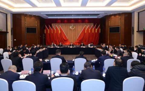 像一家人一样团结起来一起干 ——济源市委书记史秉锐在两会上关心民营企业侧记