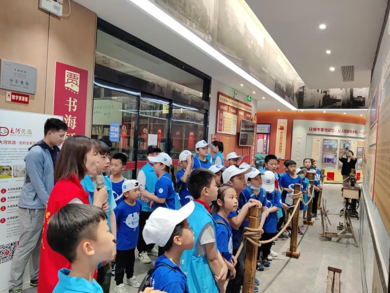 童心向党迎百年 红色故事润心田——新城街道贾河村党群服务中心变身红色充电站