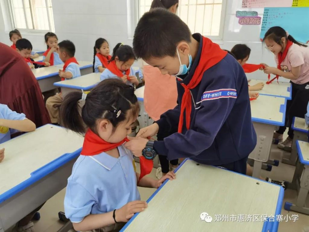 扣好人生第一粒扣子——保合寨小学一年级入队前教育