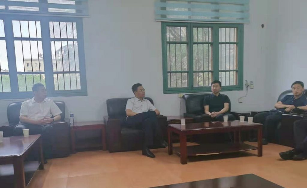 中欧协会驻河南办事处主任钱红伟一行到遂平县考察交流
