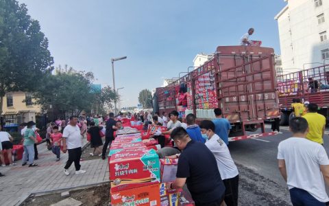 浓浓意暖人心 守望相助渡难关