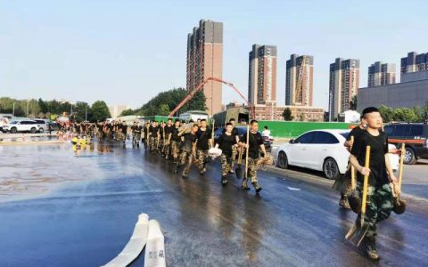党员民兵齐上阵 洪灾过后清淤忙