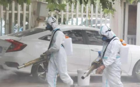 汛情过后的新城街道：清淤消杀紧张进行 民众重拾生活信心