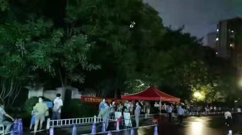 新城街道执法中队：助力核酸检测  从根源抑制疫情传播