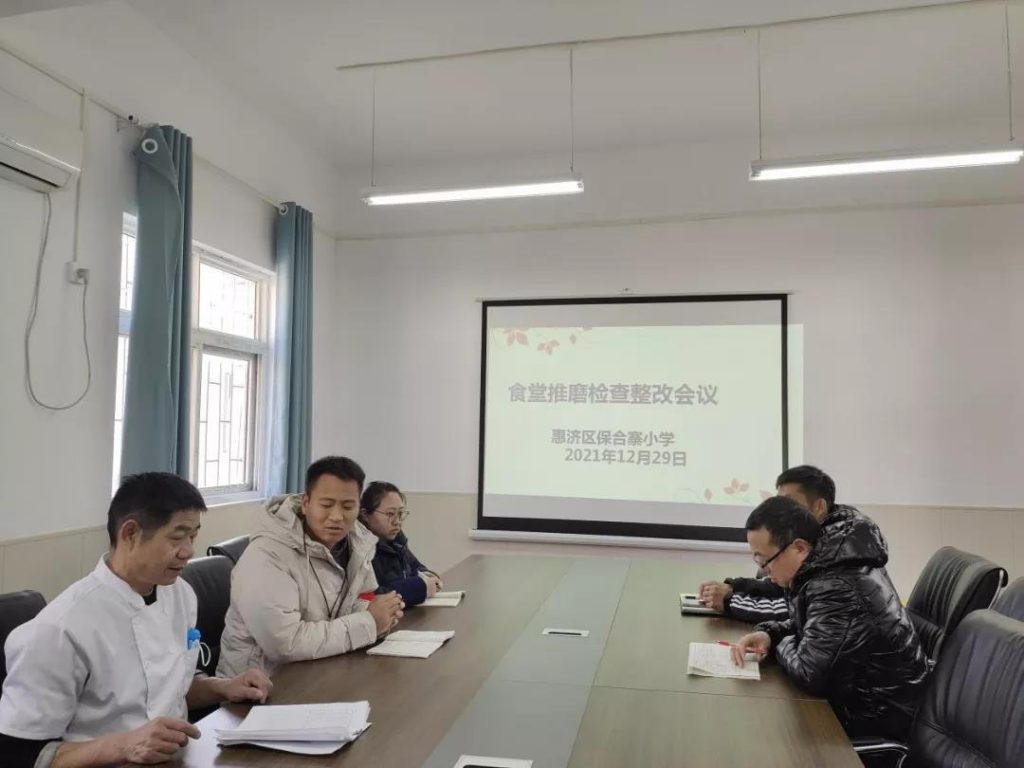 严把食堂安全关  营造健康美校园
