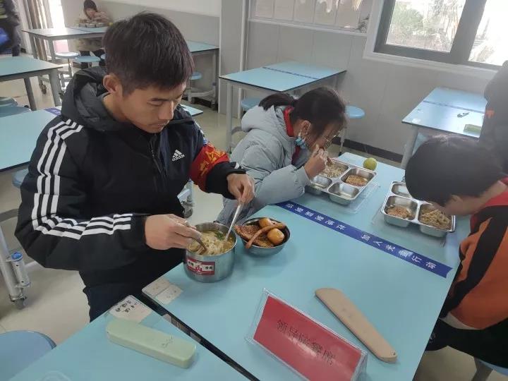 严把食堂安全关  营造健康美校园