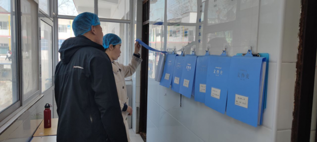 家长陪餐 共享美好“食”光