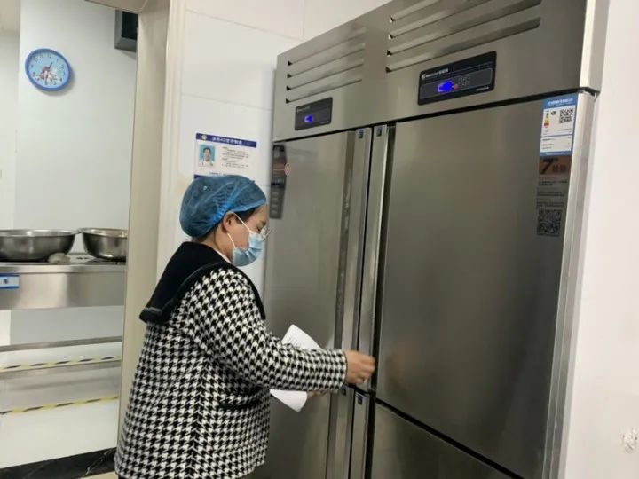 严控食堂安全，筑牢食品安全防线
