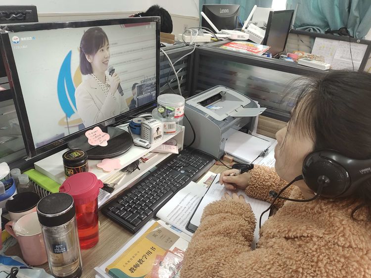 保合寨小学组织观看2022年春季开学思政课