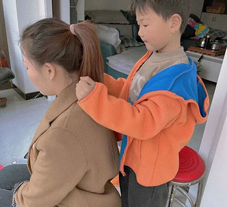 温情三八节 行动表达爱——保合寨小学“三八”节主题活动