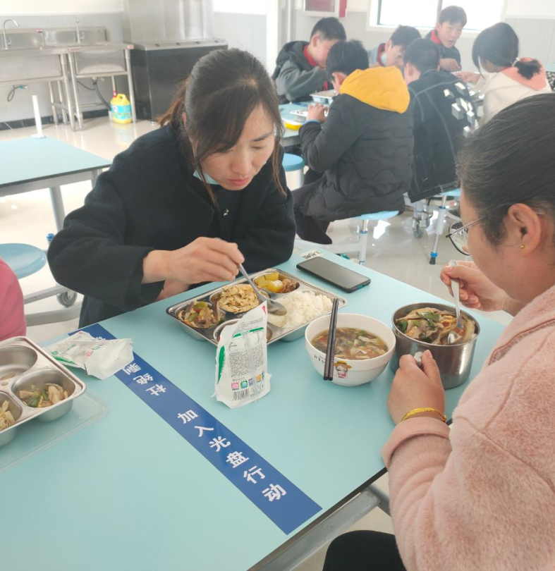 共享美好“食”光——记保合寨小学家长陪餐（二）