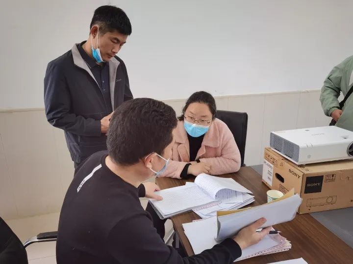 加强食堂检查，保障师生饮食安全