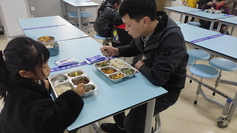 共享美好“食”光——记保合寨小学家长陪餐（三）