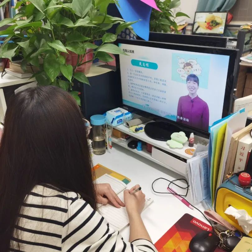 家校携手共育 做好心理防疫 ——保合寨小学组织观看心理健康公益讲座
