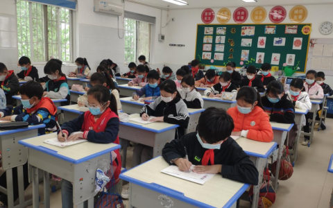 书写古诗，翰墨飘香 ——保合寨小学“与书同行，迎着阳光一路向上”读书节活动