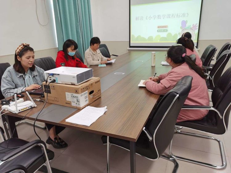 教研引领，助力成长——保合寨小学数学组教研活动（四）