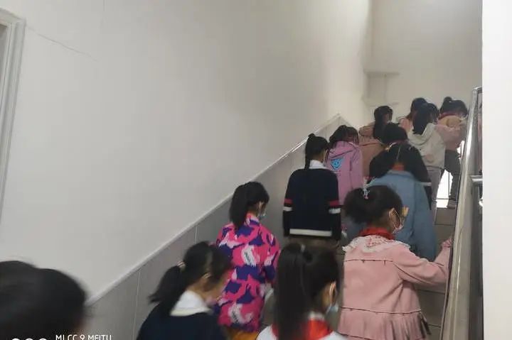落实防汛责任，筑牢防汛堤坝——保合寨小学防汛演练进行时