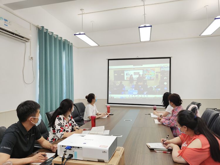 思政一体化 育人德为先——保合寨小学参加郑州市中小学思政课一体化暨减负增效课堂教学研讨会