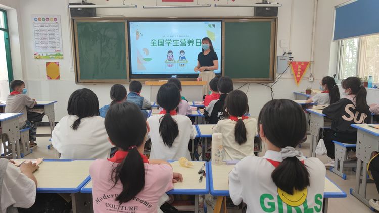 均衡营养，健康成长——保合寨小学全国学生营养日活动