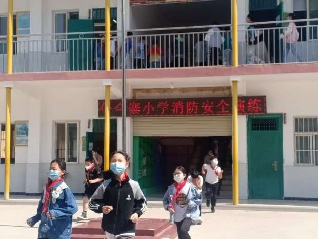 消防演练，防范未“燃”——保合寨小学消防演练活动