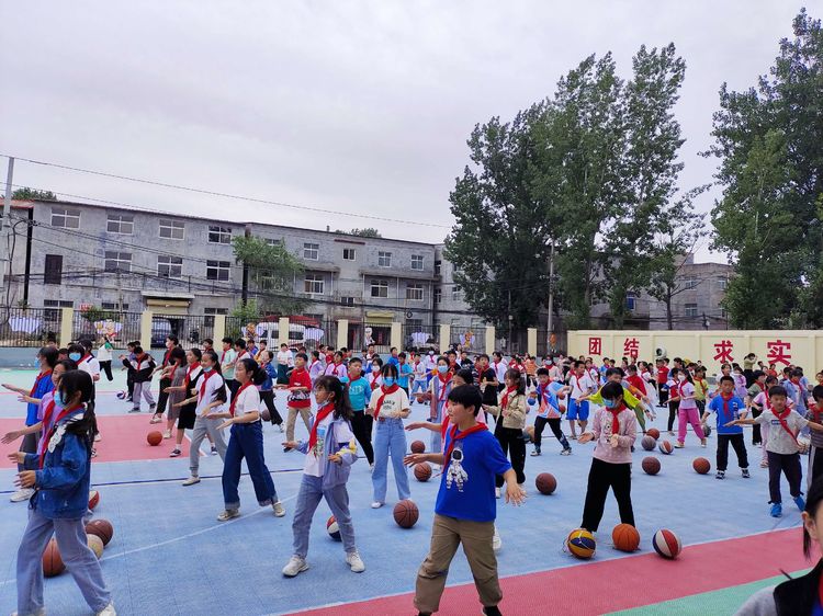 均衡营养，健康成长——保合寨小学全国学生营养日活动