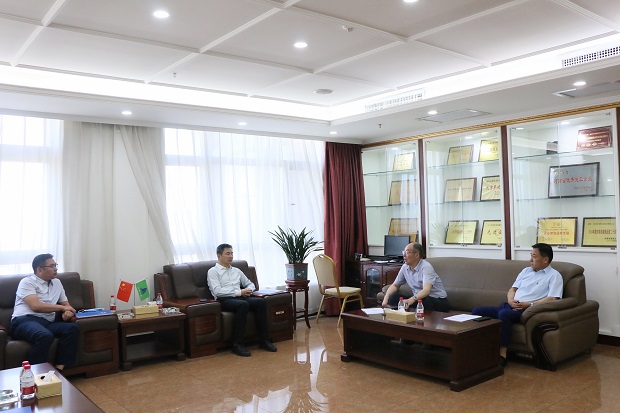 中欧协会郑州办事处主任钱红伟莅临河南省一建举行商务洽谈