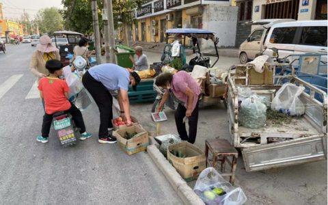 循序渐进、疏堵结合规范占道经营