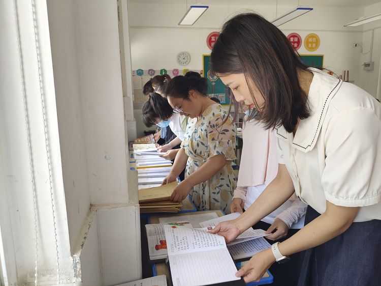 保合寨小学暑期工作安排暨全体教师工作会