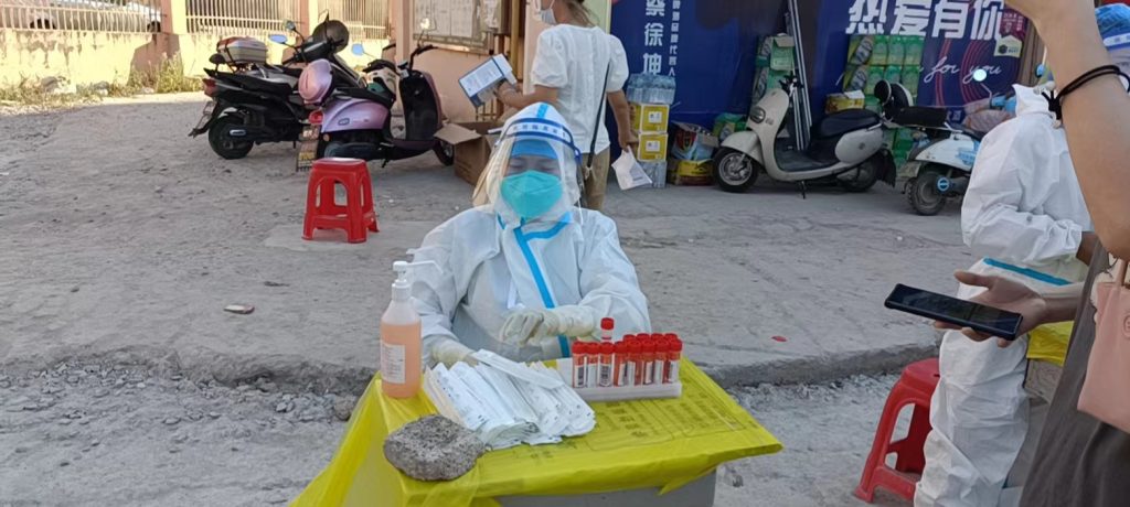 幸福社区党员干部暨志愿者在行动
