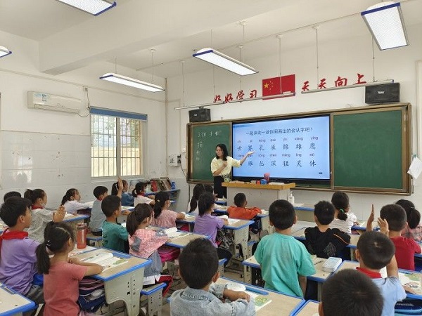 蜕变，让课堂见证成长——保合寨小学开展“惠美杯”课堂教学展示活动