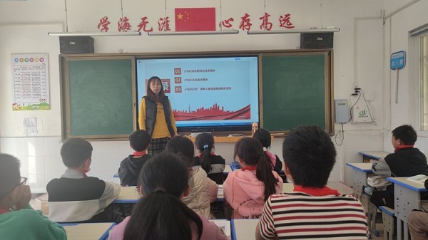 规范队礼仪，争做时代好队员——保合寨小学开展“建队日”主题活动（一）