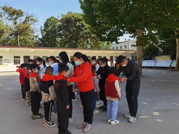 喜迎二十大 争做好队员——保合寨小学开展“建队日”活动（二）